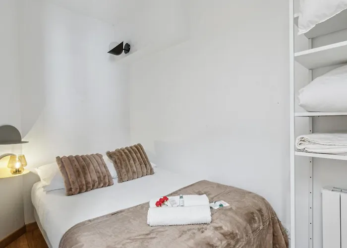 Lavie Maison Large Comfy Flat